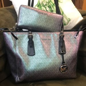 Rare MICHAEL KORS VOYAGER Metallic HANDBAG WALLET